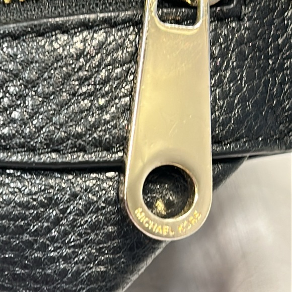 Michael Michael Kors pebbled leather with gold hardware crossbody shoulder bag - Picture 13 of 16